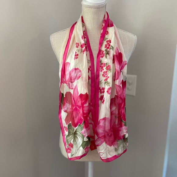 Oscar de la Renta Accessories - Vintage Oscar De La Renta Pink Floral Silk Scarf
